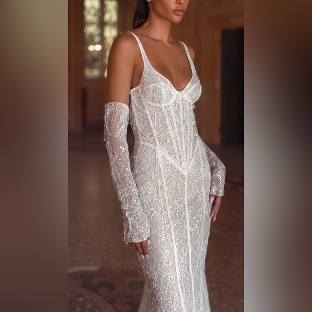 Berta - Privée Wedding Bridal Bride Gown Dress

STYLE 24-P107

Can fit US 6-10